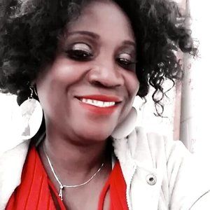 Meet your Posher, Elaine